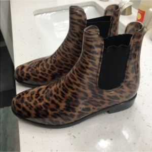 Leopard print rain boots like new